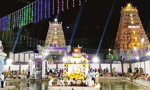 சித்திரை திருவிழா: அவினாசிலிங்கேசுவரர் கோவிலில் தெப்பத்தேர் உற்சவம்