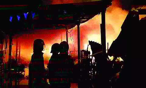 பர்னிச்சர் கடையில் பயங்கர தீ விபத்து- ரூ.10 லட்சம் மதிப்பான பொருட்கள் சேதம்