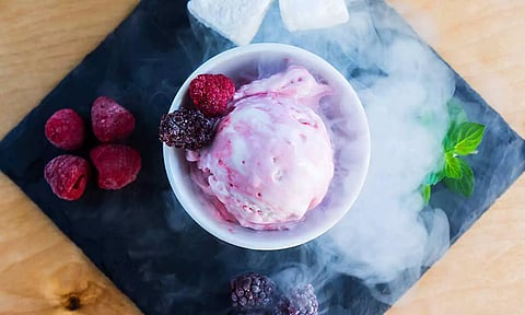 திரவ நைட்ரஜன் கலந்து பதப்படுத்தப்படும் உணவுகள்... 'நேரடியாக உட்கொண்டால் ஆபத்தாம்'