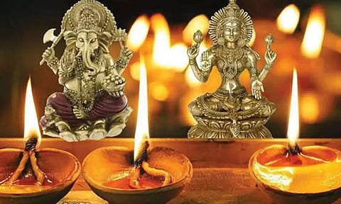 பூஜையை இவ்வாறு செய்யுங்கள்! லட்சுமியின் அருள் கிடைப்பது நிச்சயம்!