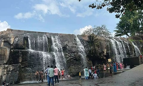 தக்கலையில் 45 மில்லி மீட்டர் மழை பதிவு: திற்பரப்பு அருவியில் மிதமான அளவு தண்ணீர் கொட்டுகிறது