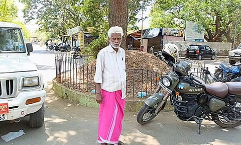 சொத்துக்களை அபகரித்து தந்தையை பிச்சை எடுக்க வைத்த கொடூர மகன்