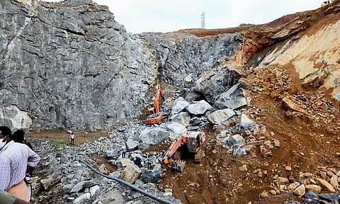 கல்குவாரி வெடி விபத்து- இருவர் மீது வழக்குப்பதிவு