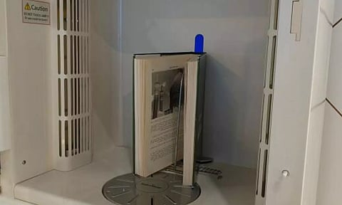 புத்தகங்களை பாதுகாக்க நவீன 'ஃபிரிட்ஜ்' ஏற்பாடு