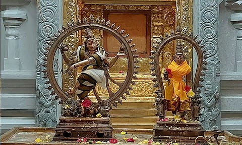 கலைநயம் மிக்க சிற்பங்கள்