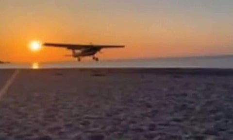 நடுவானில் ஆஃப் ஆன என்ஜின், கடற்கரையில் தரையிறங்கிய விமானம் - வைரல் வீடியோ