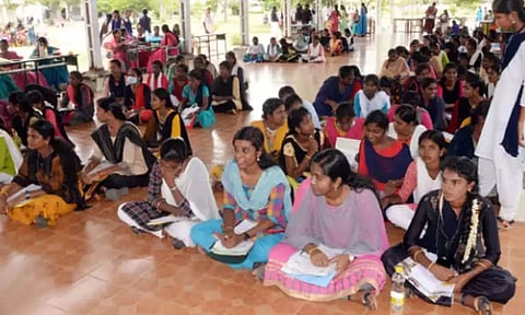 அரசு கலை கல்லூரிகளில் சேர நாளை முதல் விண்ணப்பம்