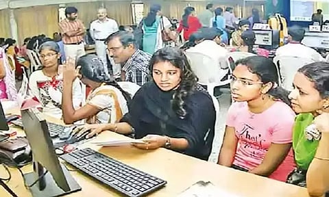 தமிழகம் முழுவதும் என்ஜினீயரிங் படிப்புகளுக்கு விண்ணப்ப பதிவு இன்று தொடங்கியது