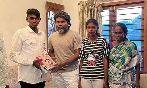 மாணவர் சின்னதுரையை நேரில் அழைத்து பாராட்டிய இயக்குநர் பா.ரஞ்சித்