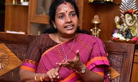 விமர்சனங்களை சகித்து கொள்ள முடியாமல் தி.மு.க. பழிவாங்குகிறது-வானதி சீனிவாசன்