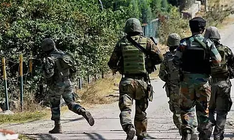 ஜம்மு காஷ்மீரில் துப்பாக்கிச்சூடு- என்கவுண்ட்டரில் பயங்கரவாதி சுட்டு கொலை
