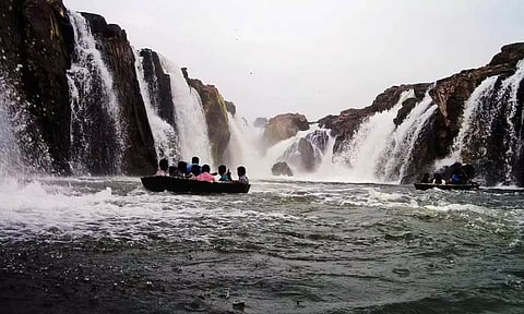 ஒகேனக்கலில் நீர்வரத்து வினாடிக்கு 1200 கன அடியாக அதிகரிப்பு