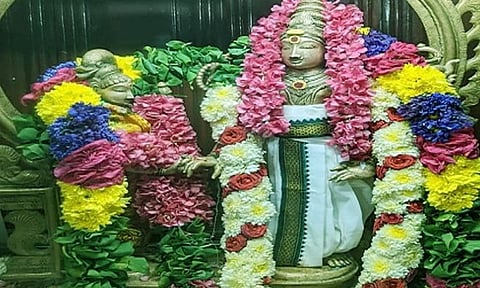 அனைத்து விக்கிரகங்களும் மரகதப்பச்சை கல்லினால் செய்யப்பட்டுள்ள அதிசயம்