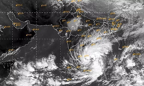 தமிழகத்தில் 3 மாவட்டங்களுக்கு ரெட் அலர்ட்- இந்திய வானிலை ஆய்வு மையம்