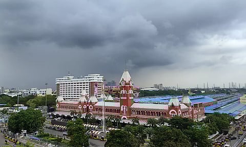 இன்று காலை முதல் சென்னையில் பரவலாக மழை: பல இடங்களில் மின்தடை