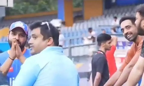 ஆளை விடுங்க சாமி: கேமராமேனை கையெடுத்து கும்பிட்ட ரோகித் சர்மா