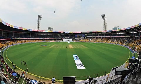 பெங்களூரு சின்னசாமி ஸ்டேடியம் கேன்டீன் உணவால் 'ஃபுட் பாய்சன்' - இளைஞர் புகார்