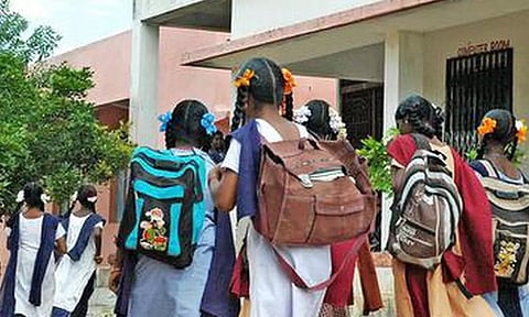 தனியாா் பள்ளிகளில் இலவச கல்வி சோ்க்கைக்கு 1.30 லட்சம் போ் பதிவு