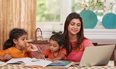 பெண் பணியாளர்களை வீட்டில் இருந்தவாறு பணியாற்ற அனுமதிக்கலாம்- தொழிலாளர் நலத்துறை செயலர்