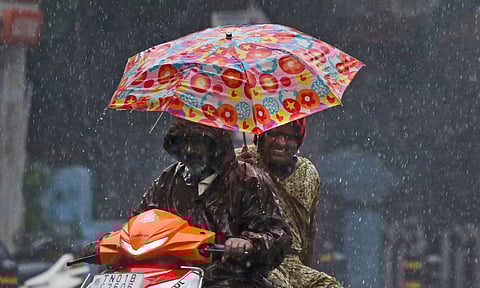 தமிழகத்தில் 3 மாவட்டங்களில் காலை 10 மணி வரை மழை தொடரும்