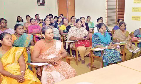 ஆசிரியர் பணியிட மாறுதல் கலந்தாய்வு- 90 ஆயிரம் பேர் விண்ணப்பம்