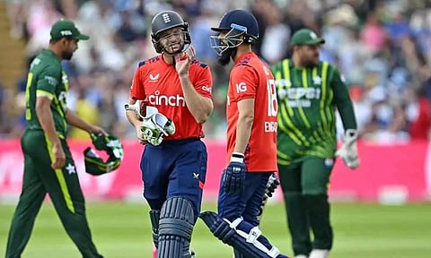 டி20 போட்டியில் பாகிஸ்தானை 23 ரன்கள் வித்தியாசத்தில் வீழ்த்தி இங்கிலாந்து அசத்தல் வெற்றி