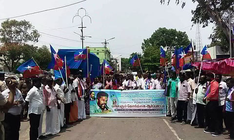 சிலந்தி ஆற்றின் குறுக்கே தடுப்பணை கட்டப்படுவதை கண்டித்து விவசாயிகள்- விசிக ஆர்ப்பாட்டம்