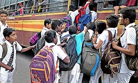 பள்ளி மாணவர்கள் பழைய பஸ் பாஸ் மூலம் பயணிக்கலாம் என அறிவிப்பு