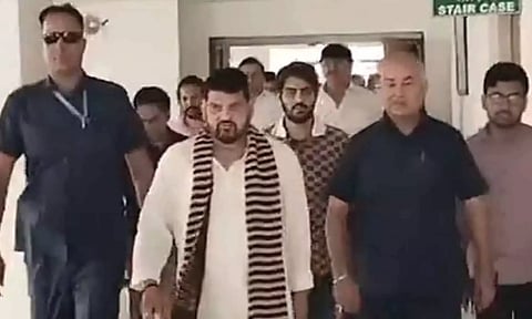 பாலியல் குற்றச்சாட்டு வழக்கு - டெல்லி நீதிமன்றத்தில் ஆஜர் ஆன பா.ஜ.க. எம்.பி.