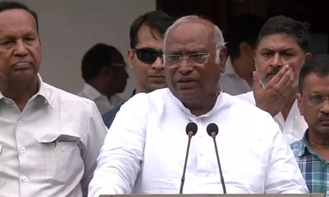 இந்தியா கூட்டணி 295 தொகுதிகளில் வெற்றி பெறும்: அடித்துச் சொல்லும் கார்கே