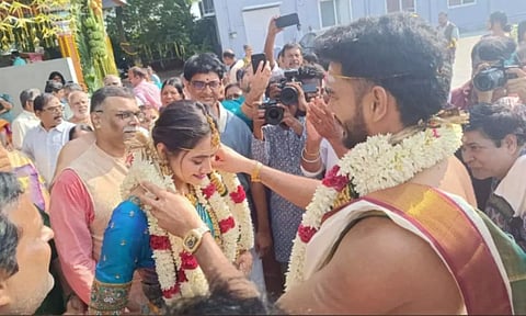 கிரிக்கெட் வீரர் வெங்கடேஷ் ஐயர்-சுருதி ரகுநாதன் திருமணம்: வைரலாகும் புகைப்படங்கள்