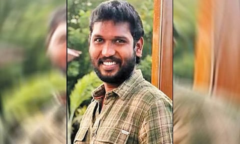 இளம் பெண்ணுக்கு பாலியல் தொல்லை கொடுத்த சினிமா தயாரிப்பாளர் அதிரடி கைது