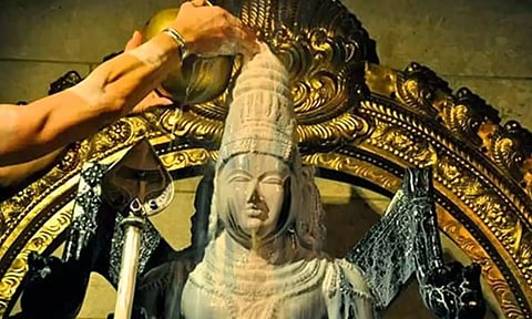 பால் அபிஷேகத்தில் கலந்து கொண்டால் குழந்தை பாக்கியம் கிடைக்கும்