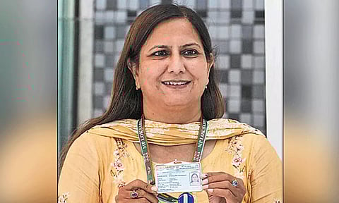 எம்.பி.க்களுக்கு அடையாள அட்டை வழங்கும் பணி: பதிவுகள் தீவிரம்