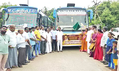 அறுபடை வீடுகளுக்கு ஆன்மிக பயணம்: 202 பக்தர்களுடன் தொடங்கியது