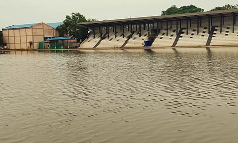 கடலூரில் சூறைக்காற்று-இடி மின்னலுடன் விடிய, விடிய கனமழை