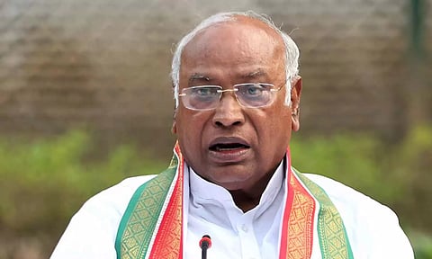 நகர்ப்புற வாக்காளர்களிடம் தாக்கத்தை உருவாக்க உழைக்க வேண்டும்: கார்கே