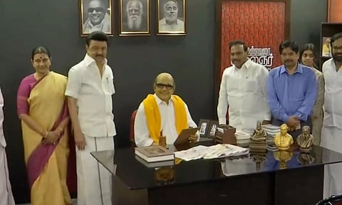 "காலம் உள்ளவரை கலைஞர்" நவீன கண்காட்சி- பார்வையிட்ட முதலமைச்சர்