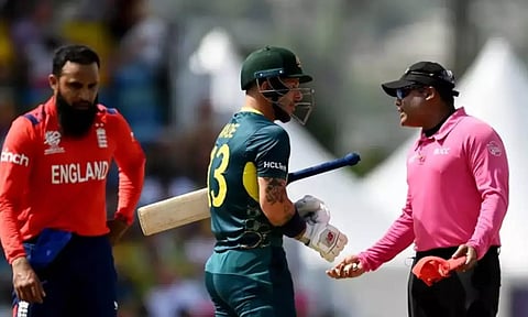 களத்தில் அப்படியெல்லாம் செய்யக்கூடாது.. மேத்யூ வேட்-க்கு வேட்டு வைத்த ஐ.சி.சி.