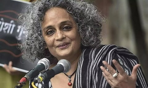 எழுத்தாளர் அருந்ததி ராய் மீது பாய்கிறது உபா சட்டம்