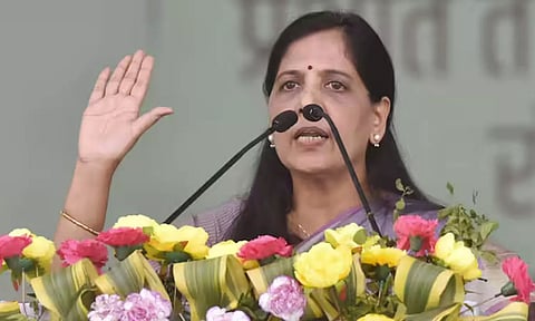 மதுபான கொள்கை முறைகேடு வழக்கு- கெஜ்ரிவால் மனைவிக்கு டெல்லி ஐகோர்ட் உத்தரவு