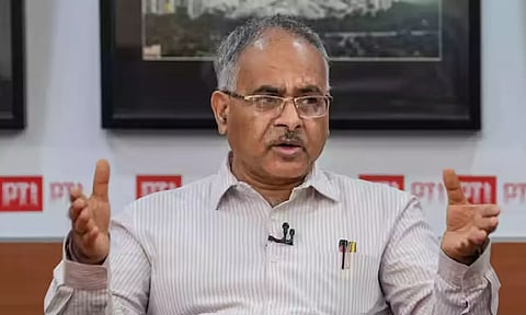 ஆங்கிலவழிப் பள்ளிகள் மீதான பெற்றோரின் மோகம்: என்சிஇஆர்டி இயக்குனர் சொல்வது என்ன?