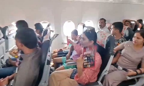 ஸ்பைஸ்ஜெட் விமானத்தில் ஏசி இல்லாமல் தவித்த பயணிகள்- வீடியோ வைரல்