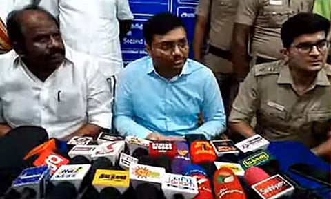 கள்ளக்குறிச்சி மாவட்ட ஆட்சியர் அதிரடி மாற்றம்- எஸ்.பி., சஸ்பெண்ட்