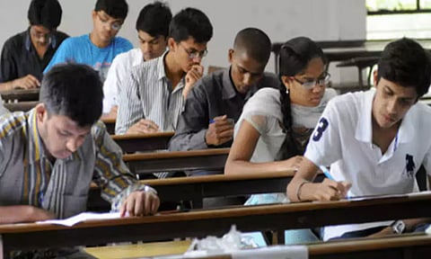 போட்டித் தேர்வுகளை கண்காணிக்க உயர்மட்ட குழுவை அமைத்தது மத்திய அரசு