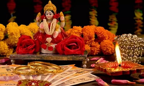 சகல ஐஸ்வர்யங்களும் கிடைக்க வேண்டுமா? கண்டிப்பாக மகாலட்சுமி வழிபாடு அவசியம்...