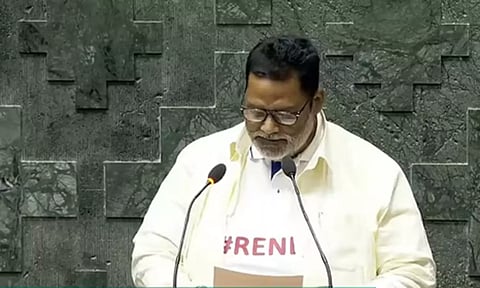 'ரீ நீட்' வாசகம் அடங்கிய டீ சர்ட் அணிந்து வந்த பப்பு யாதவ் எம்.பி.