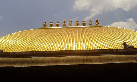 கோவிலின் தங்க விமானக் கூரை அமைத்து பொன் வேய்ந்த சோழனான பராந்தக சோழன்