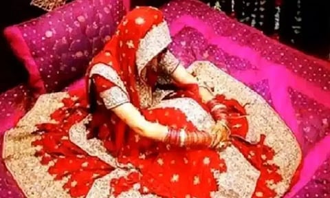 திருமண மோசடியில் ஈடுபட்ட பெண்ணுக்கு எய்ட்ஸ்: மாப்பிள்ளைகளை வலைவீசி தேடும் போலீசார்