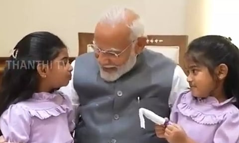 கவிதை சொல்லி பிரதமரை கவர்ந்த குழந்தைகள்- வீடியோ வைரல்